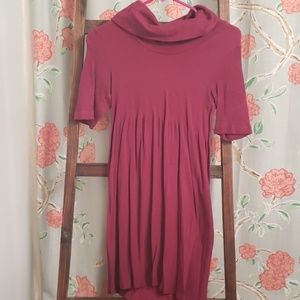 Short sleeve sweater dress.